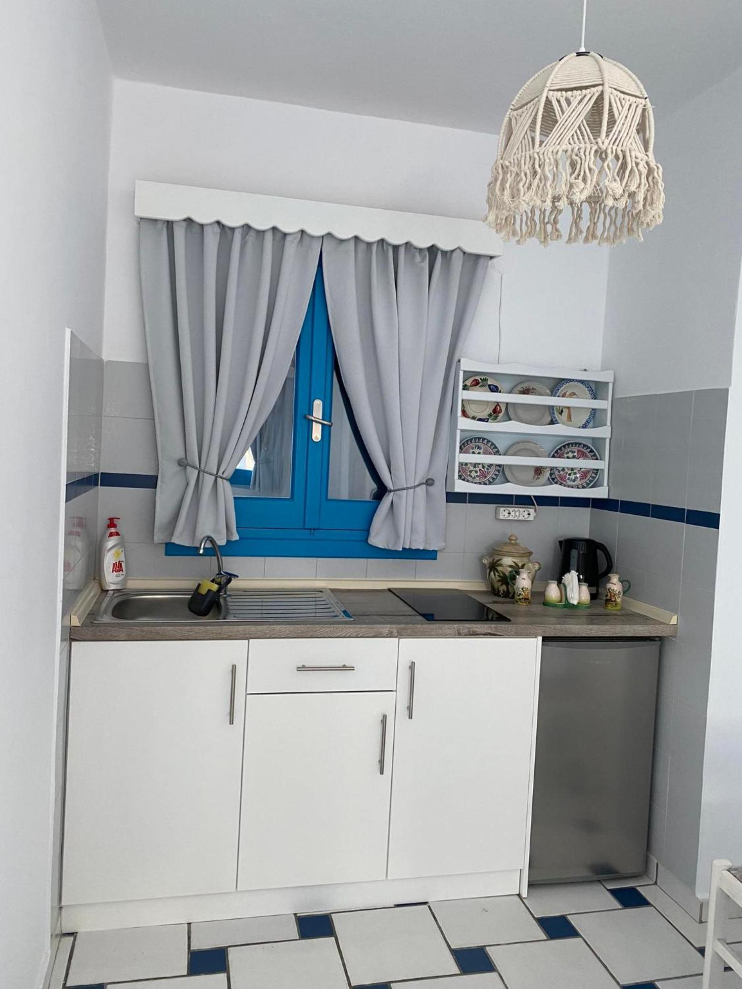Giavasi Seaside Finiki Apartment Екстериор снимка